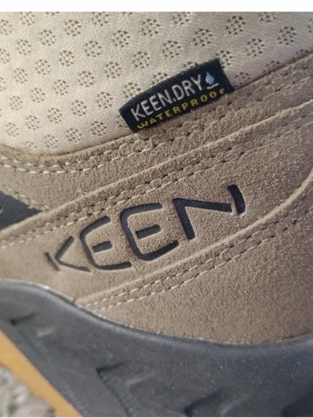 KEEN Men's Beige/Tan Trail Boots with Black Accents Size 13 for man - Picture 10 of 12